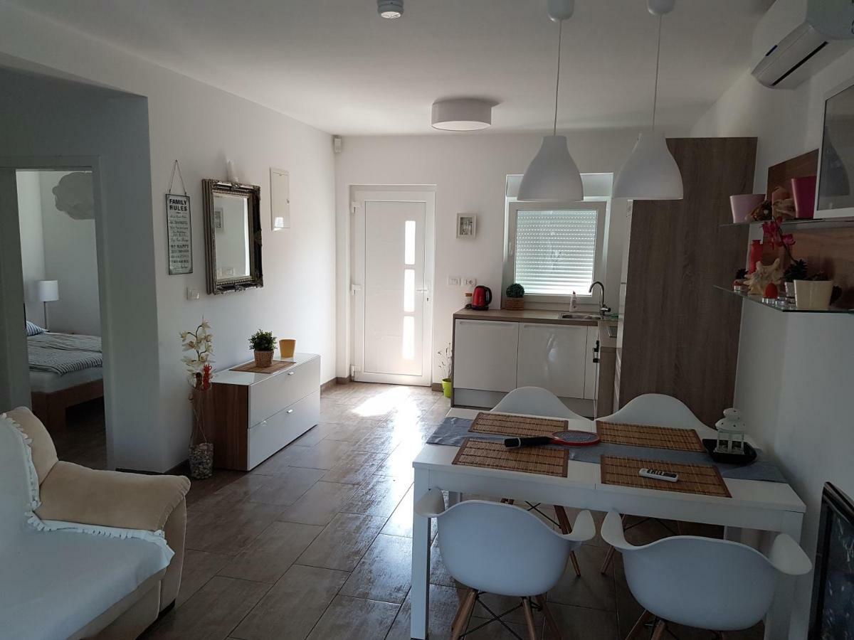 Apartmani Sofija-Zaton Затон Экстерьер фото